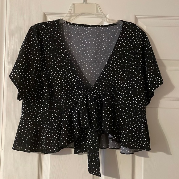 XL Black and white polka dot tie front short sleeve shirt - Picture 1 of 2